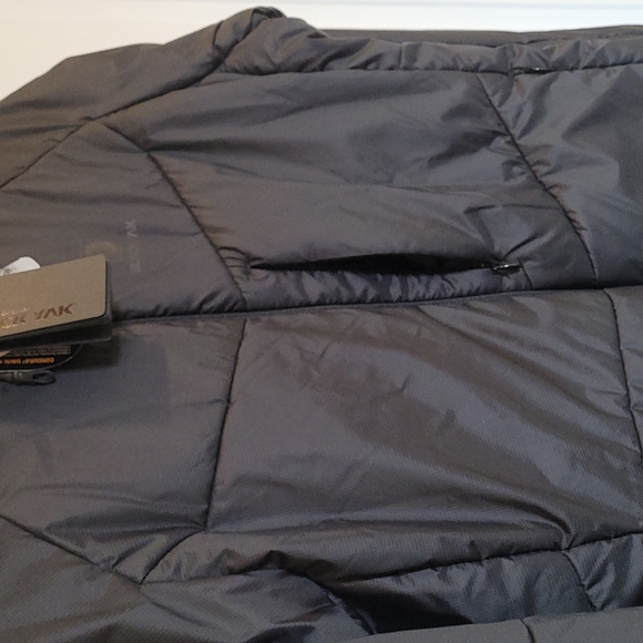NWT Blackyak black puffer jacket - Picture 4 of 14